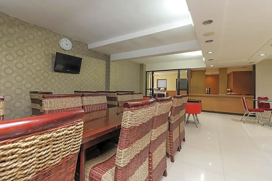 RedDoorz Plus @ Grand Populer Hotel Makassar