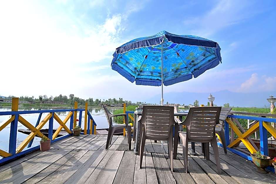 Golden Hopes Group of Houseboats