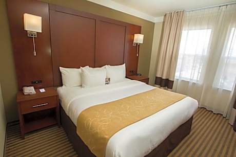 Executive King Suite - Non-Smoking