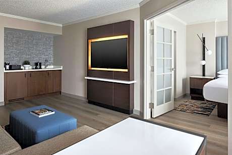Two bedded King, 1 Bedroom Suite, 1 King Murphy