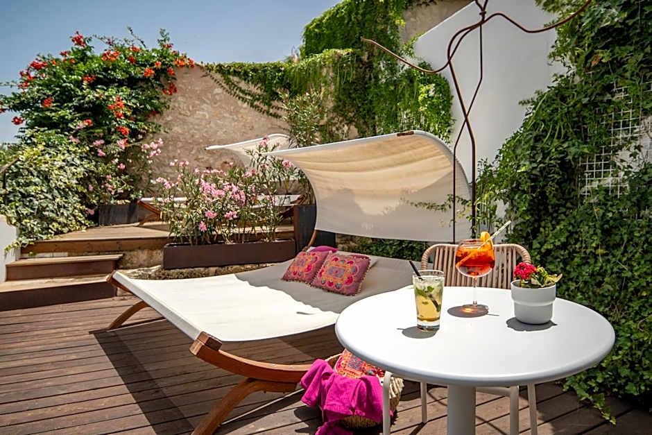 Can Joan Capo - Adults Only