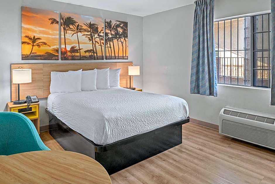 Days Inn & Suites by Wyndham Artesia