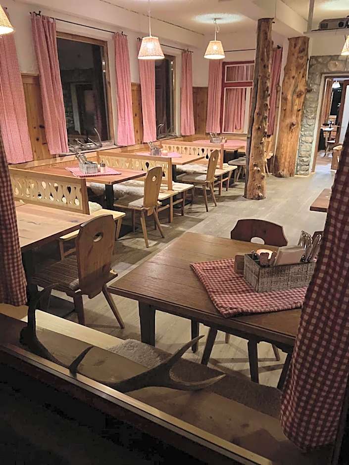 Gjaid-Alm 1739m am Dachstein-Only Accessible by Cable Car