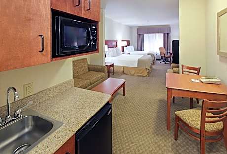2 Queen Beds Suite