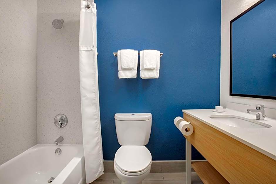 Spark by Hilton Atlanta Cumberland Ballpark