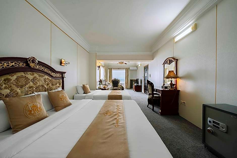 Classic Hoang Long Hotel