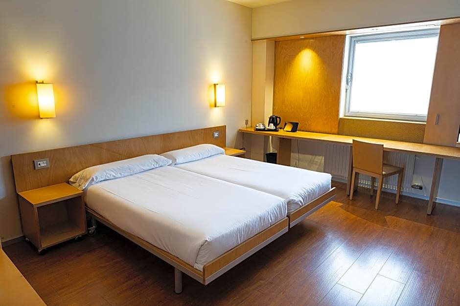 Photo 1 of 9 of 2 Twin Beds