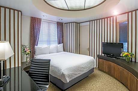 1 King/1 Full 2 Bedroom Suite