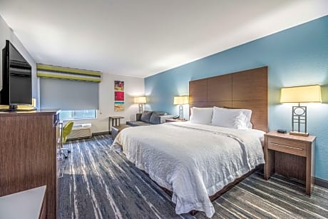 1 King Bed Fridge/Microwave Nonsmoking