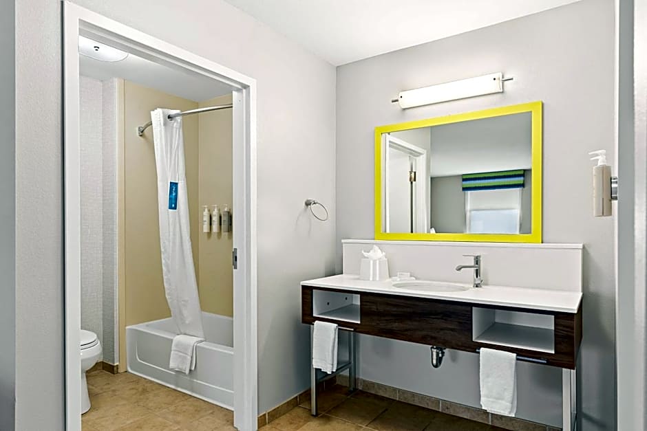 Hampton Inn By Hilton & Suites Canton