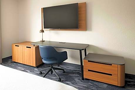 King Room with Roll-In Shower - Mobility Access/Hearing Accessible