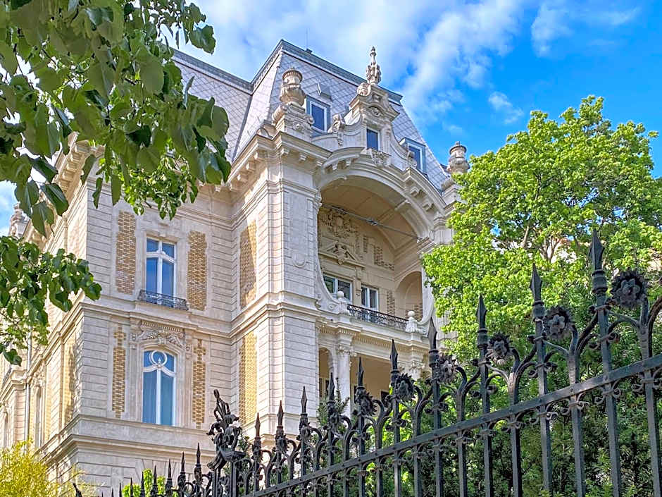 Carlton Hotel Buda Castle