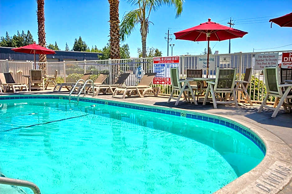 Motel 6 Fresno Blackstone South – Fresno, CA