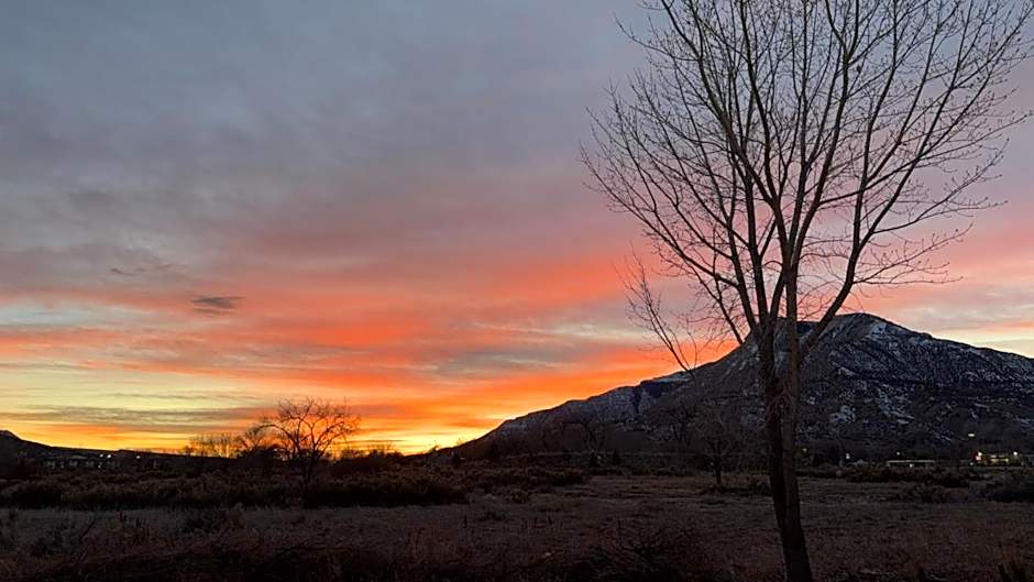 Western Slope Suites Parachute