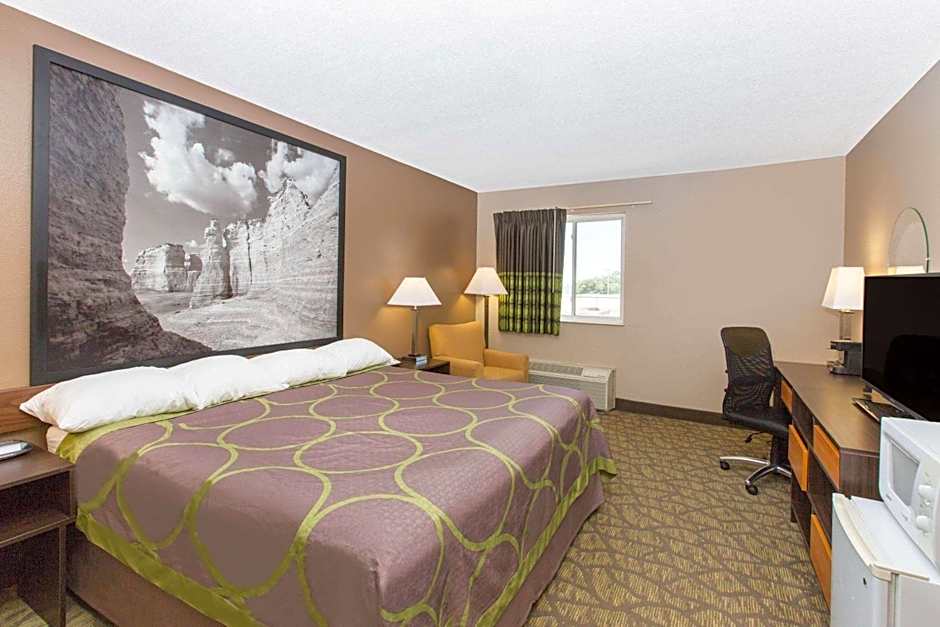 Super 8 by Wyndham Belleville