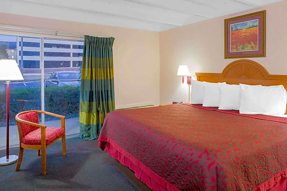 Days Inn by Wyndham Tallahassee University Center