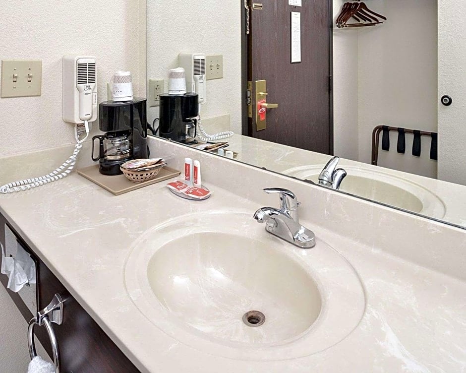 Econo Lodge Inn & Suites Shelbyville