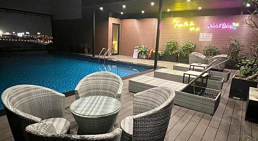 Paragon Noi Bai Hotel and Pool