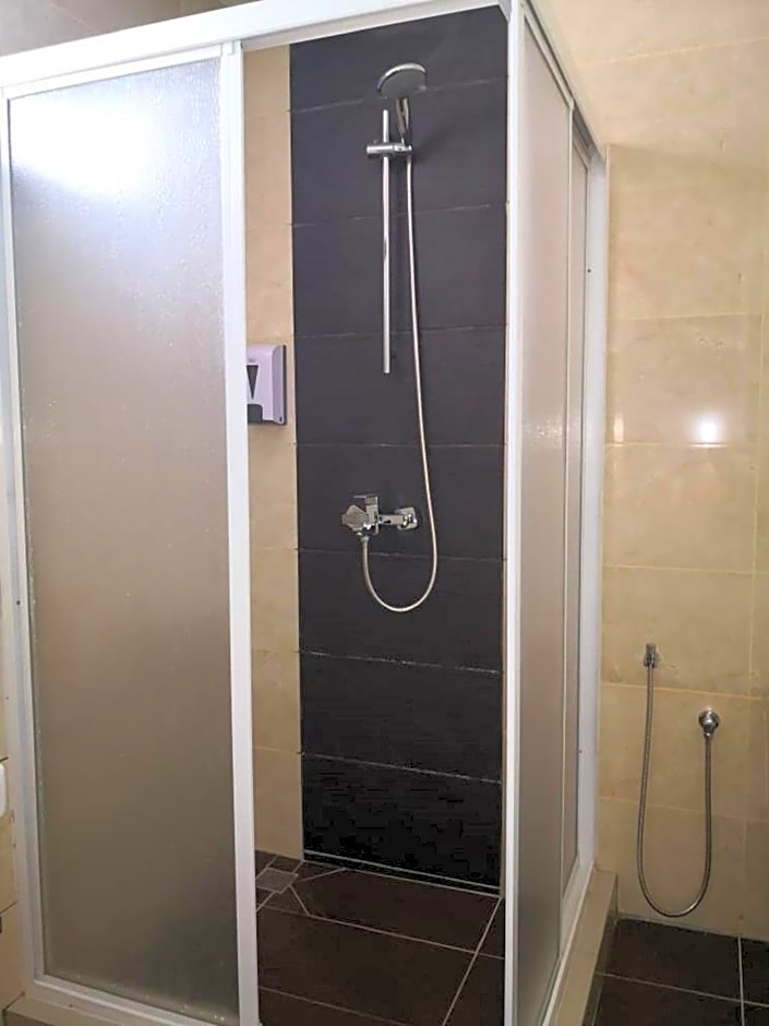 Walk In Hotel