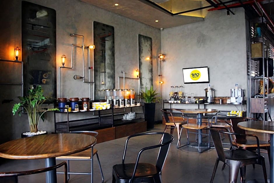 Yello Hotel Jemursari