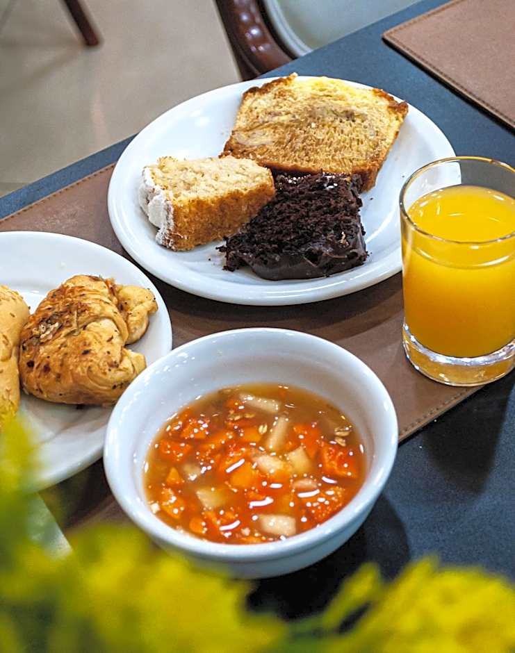Master Porto Alegre Hotel - Av Carlos Gomes, Proximo ao Consulado Americano
