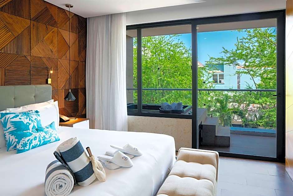 The Fives Downtown Hotel & Residences, Curio Collection by Hilton