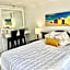 Colony Club Inn & Suites