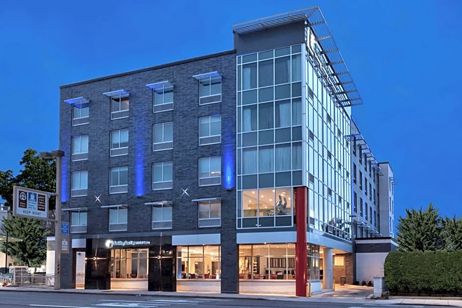 Holiday Inn Express And Suites Jersey City - Holland Tunnel By IHG