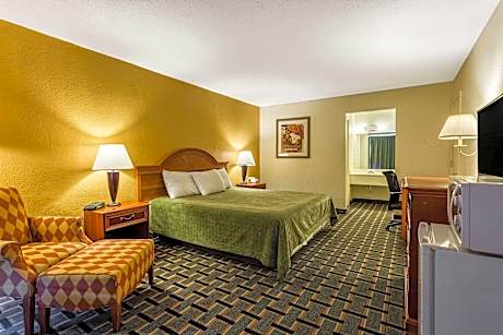 1 King Bed, Nonsmoking, Accessible