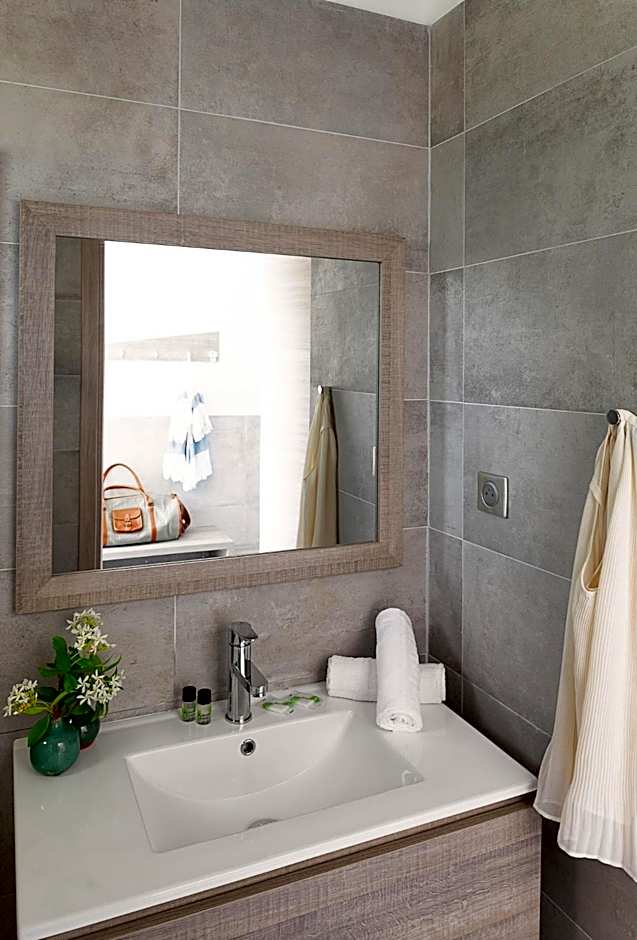 Hôtel-Restaurant Marina Di Lava - Grand Ajaccio