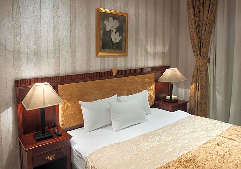 Photo 1 of 9 of Junior Suite