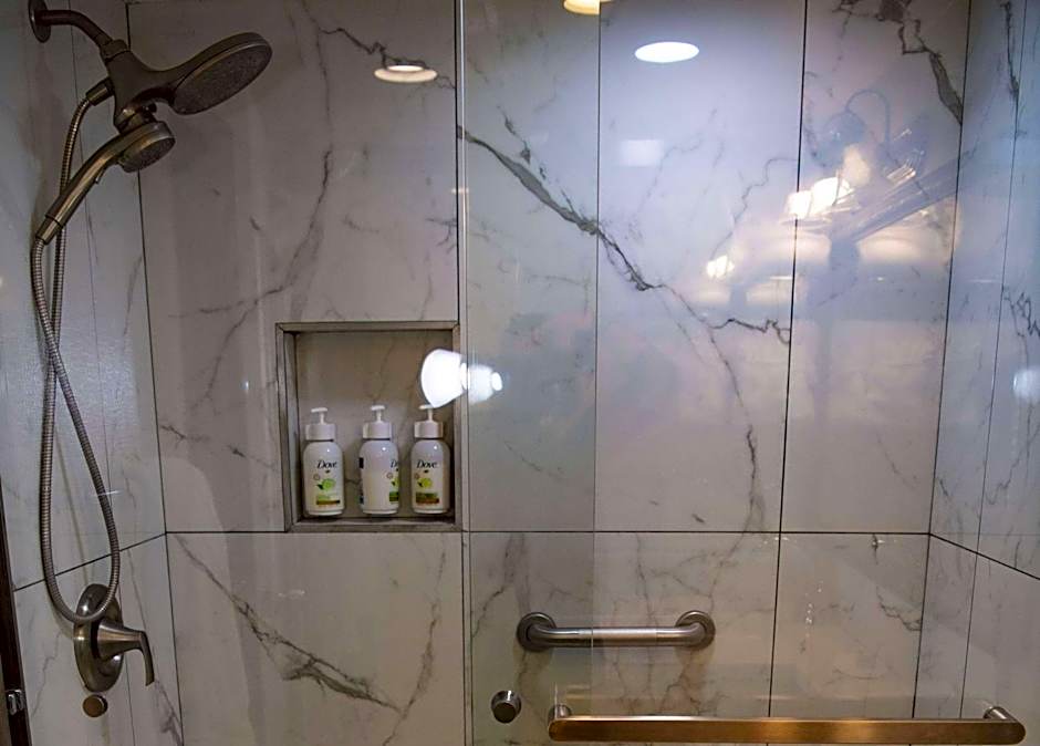 Ramada Plaza by Wyndham Garden Grove/Anaheim South