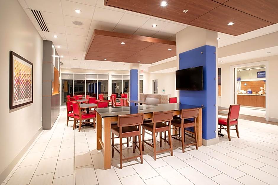 Holiday Inn Express & Suites Sterling By IHG