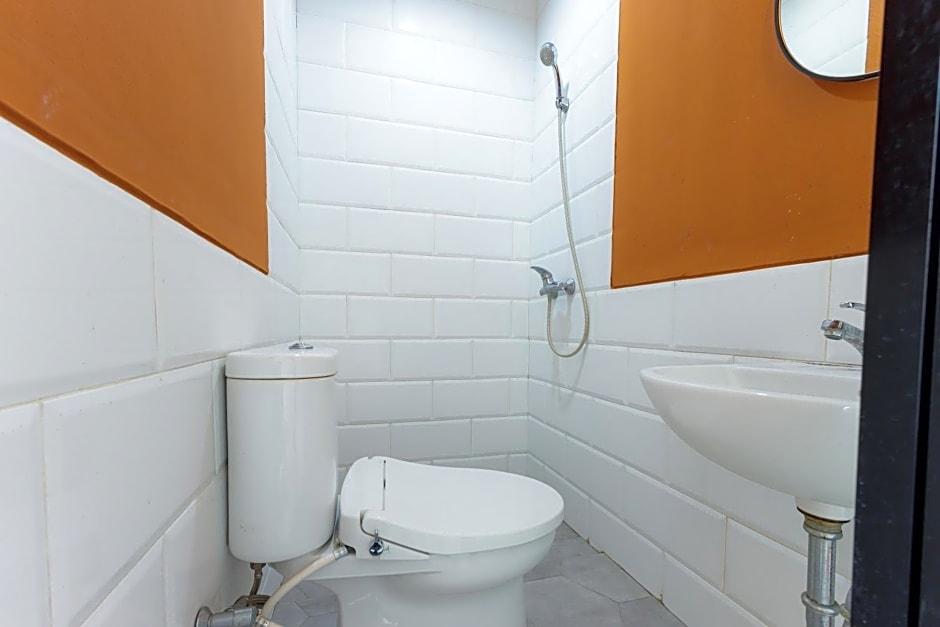 RedDoorz near Mangga Dua Mall