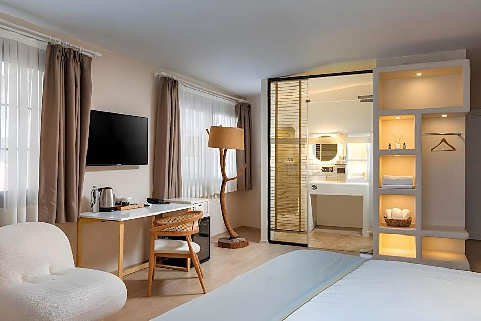 Gran Via Alsancak ( Boutique Hotel )