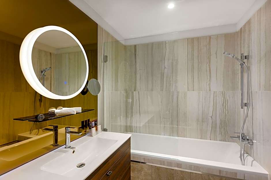 Emerald Hotel by Continental Group