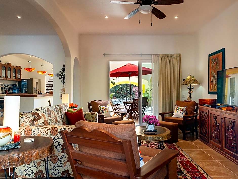 Casa Zarah - Hacienda Family Home - Pool and 2-Block to Beach