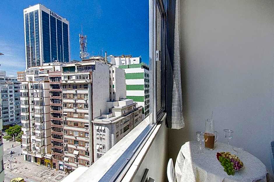 Side Ocean View: Cozy Studio