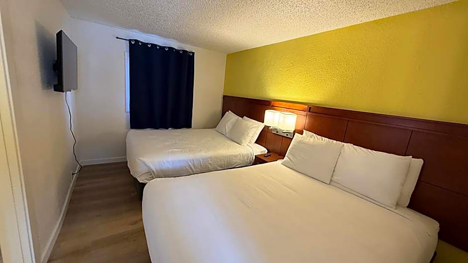 Lakeshore Inn Water Front