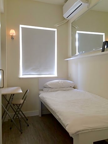 Mini Apple Room with Single Bed and Shared Bathroom