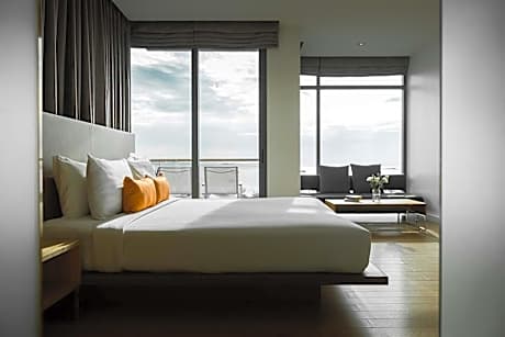 Deluxe Sea View King Bed