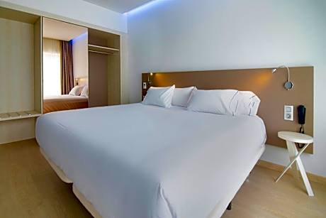 Double Room (1 Adult)