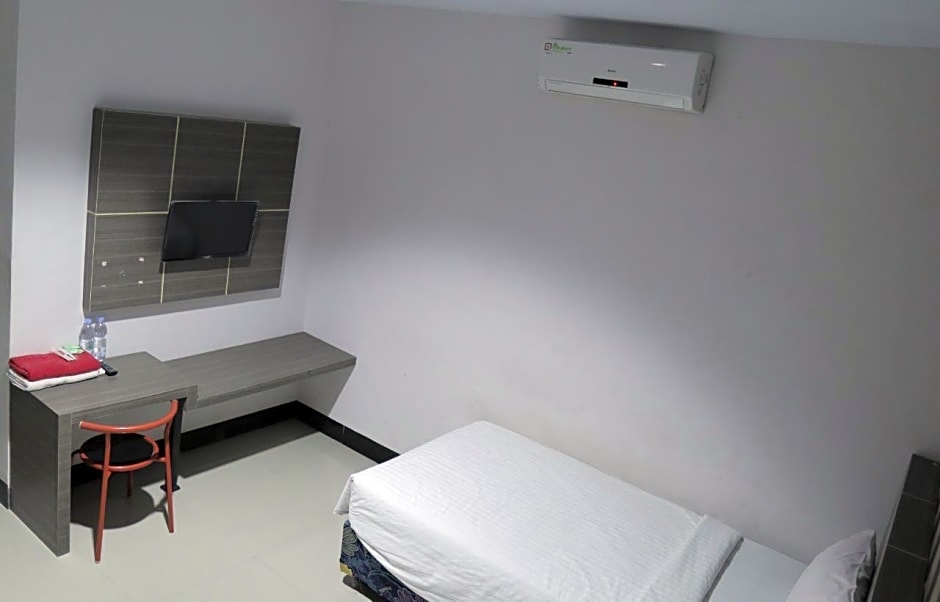 RedDoorz @ Pasangkayu Mamuju Utara