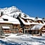 Fox Hotel And Suites