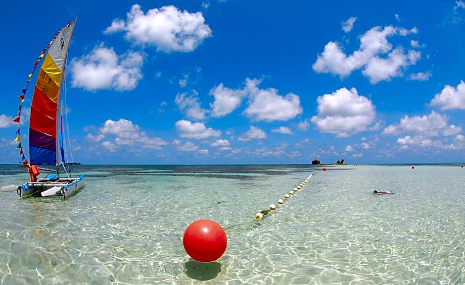 Hotel Cocoplum Beach