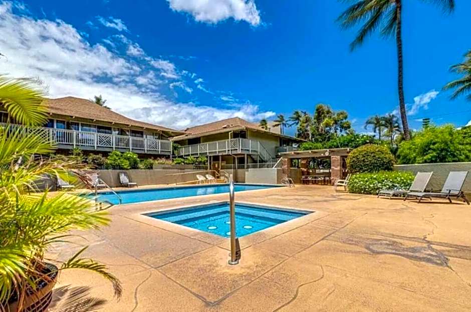 Updated Kihei Studio, Steps to Beach with Pool, Hot Tub & Parking