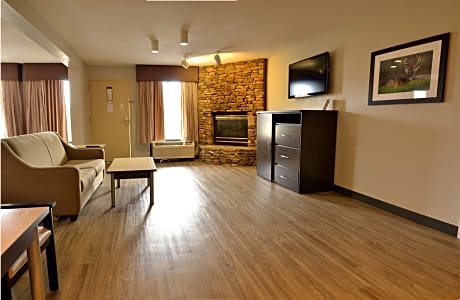 Suite-1 King Bed, Non-Smoking, Hot Tub, Fireplace, 42 Inch Lcd Tv, Sofabed, Full Breakfast