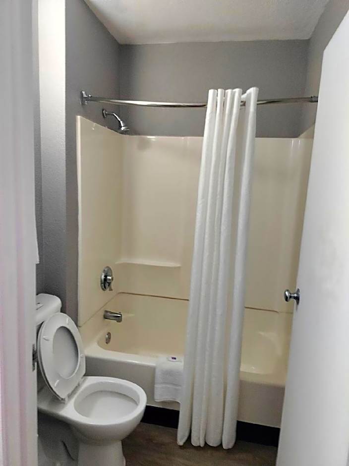 Motel 6-Bakersfield, CA - Convention Center