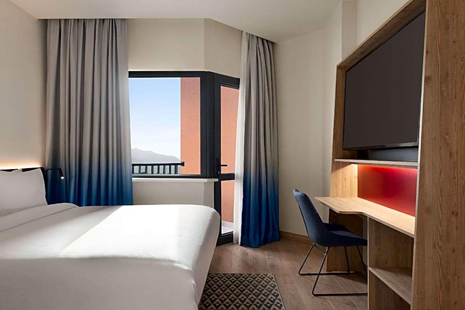 Tryp by Wyndham Zomin