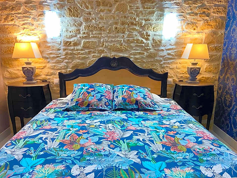 Ô Clair de Lune au cœur de Sarlat - Chambres climatisées - Parking privé - Piscine chauffée - Spa et massages